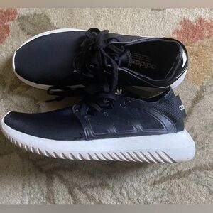 Adidas women’s Tubular sneakers size 7